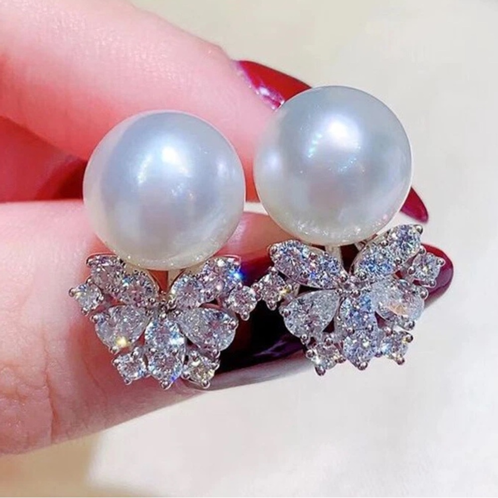 🦋Pearl Stud Earrings with Crystal Floral/ Butterfly Base